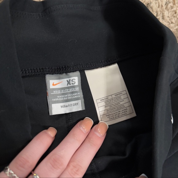 Y2K Black Nike Capri Leggings - Picture 4 of 7